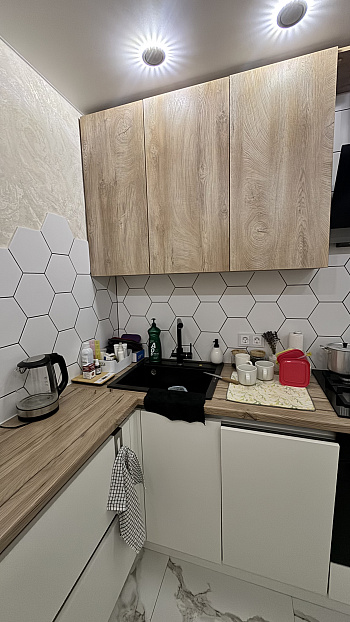 Угловой кухонный гарнитур до потолка фото